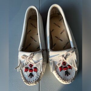 Minnetonka women’s leather bottom moccasins. Size 7.